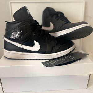 AIR JORDAN 1 MID